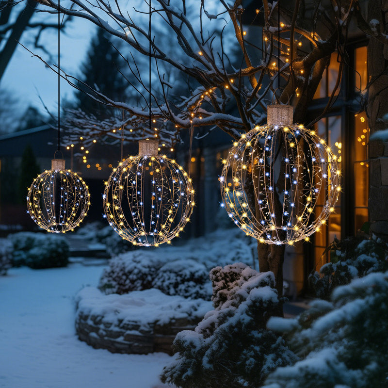Bolas Natalinas Suspensas com LED – Kit com 3 Tamanhos — imagem 1