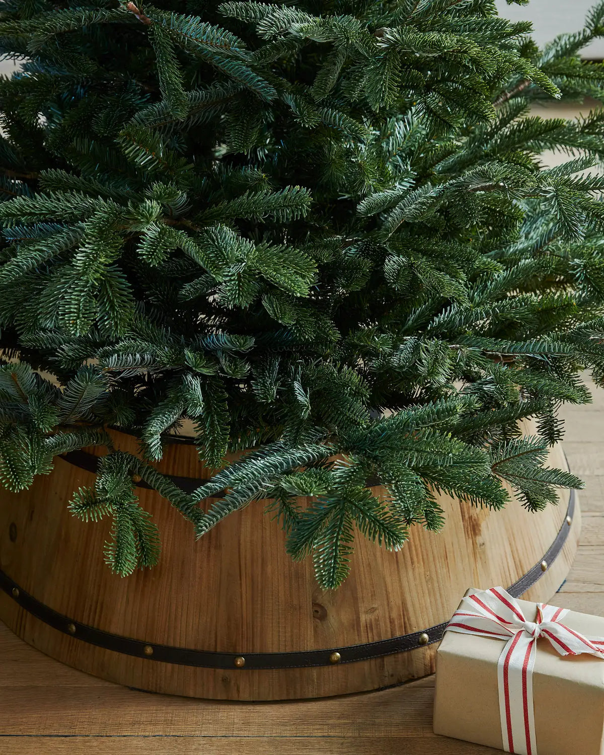 Saia Rígida de árvore de Natal de barril de madeira