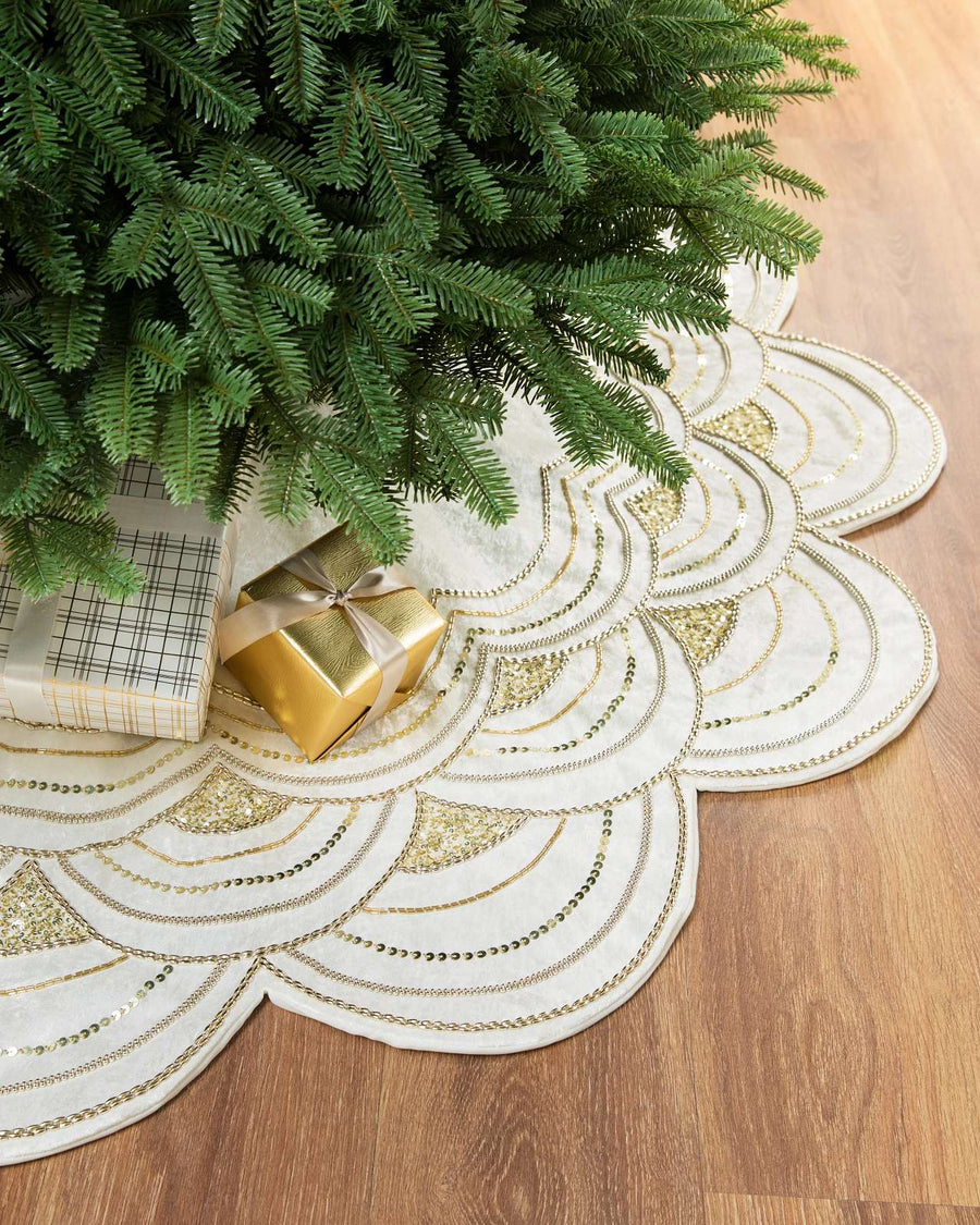 Saia para Árvore de Natal em Veludo Marfim com Bordados e Paetês Dourados