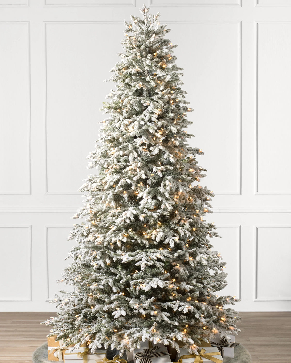 Árvore de Natal Abeto Fraser Nevado — Detalhe da folhagem