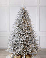 Árvore de Natal Pinheiro Branco de Vermont Nevado — Visão completa