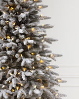 Árvore de Natal Pinheiro Silverado Slim Nevado — Detalhe da folhagem