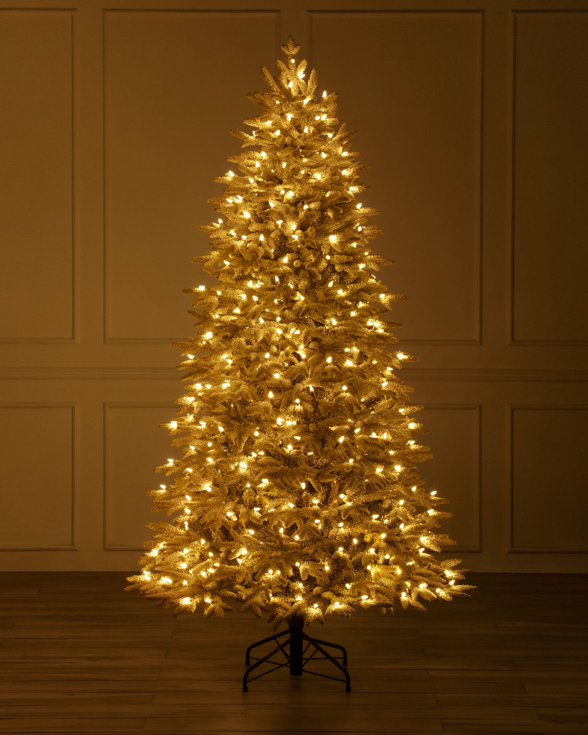 Árvore de Natal Pinheiro Silverado Slim Nevado — Ambiente decorado