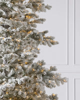 Árvore de Natal Pinheiro Yukon Nevado — Detalhe da folhagem
